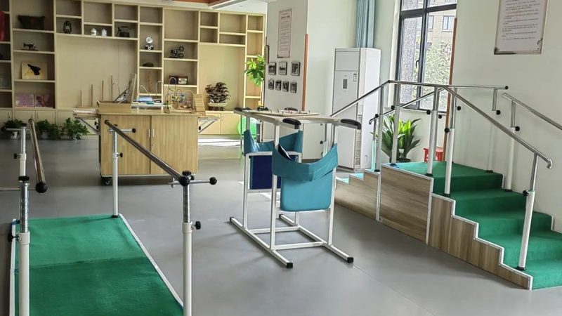 在众多护理垫品牌中，以下品牌凭借其产品质量和口碑，在市场上具有较高的知名度：