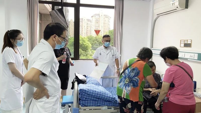 养老机构设施设备应满足老年人使用安全，包括但不限于：